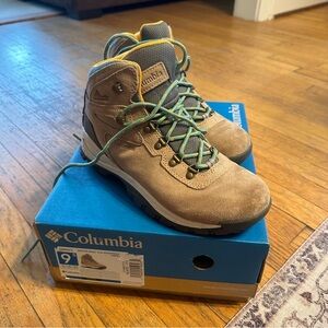 Columbia Women’s Newton Ridge™ Plus Waterproof Amped Hiking Boot size 9.5